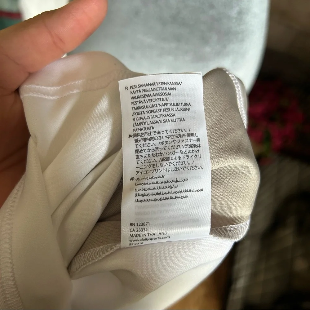 Daily Sports White Sleeveless Golf Top with Zipper - Picture 9 of 9